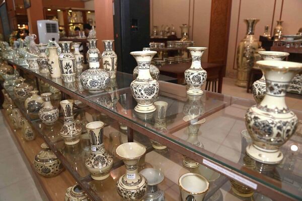 Теперь каждый может прикоснуться к современной версии древней керамики. - Sputnik Казахстан
