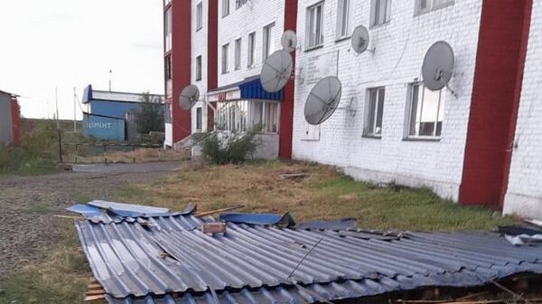 Ураган в Северо-Казахстанской области сорвал кровлю с домов - Sputnik Казахстан