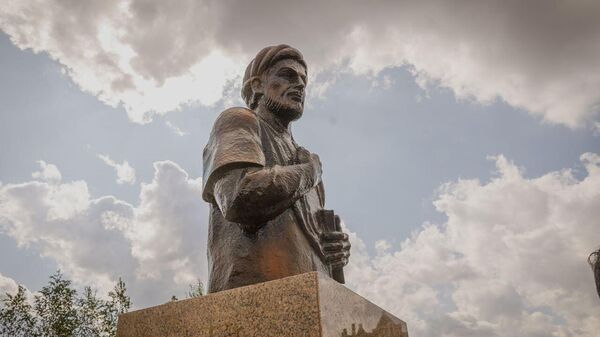 Памятник Абу Али ибн Сине открыли в Астане - Sputnik Казахстан