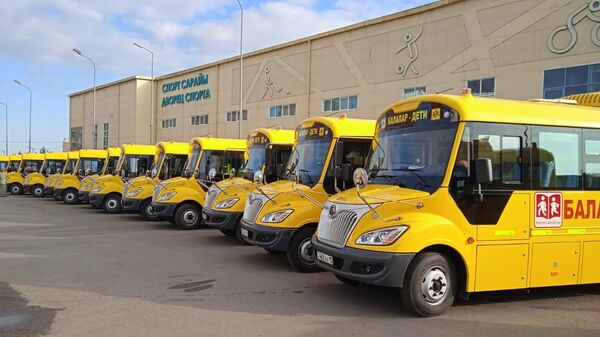 Новые желтые автобусы казахстанской сборки будут возить школьников из отдаленных сел СКО - Sputnik Казахстан