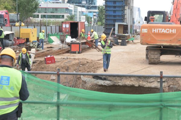 В Астане в рамках реализации проекта линии LRT проводятся работы по устройству монолитной железобетонной балки вдоль улицы Сыганак - Sputnik Казахстан