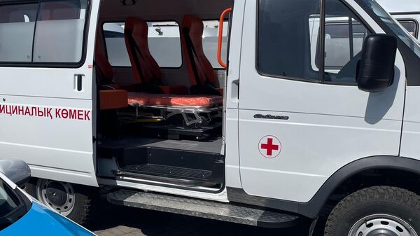 Ключи от новых автомобилей вручили медикам и полицейским в Павлодаре - Sputnik Казахстан