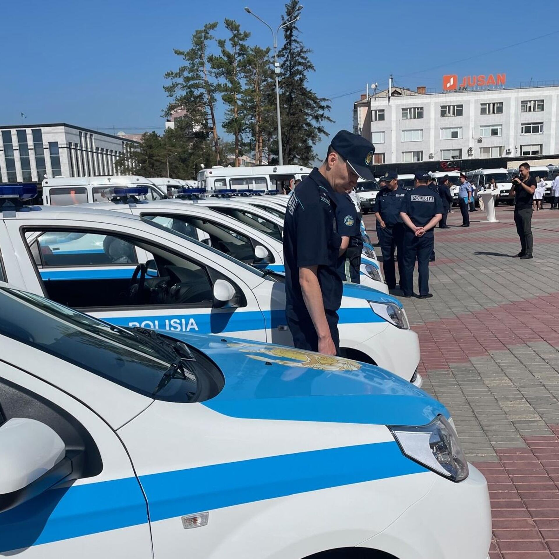 Медикам и полицейским вручили ключи от новых автомобилей в Павлодаре -  29.08.2023, Sputnik Казахстан