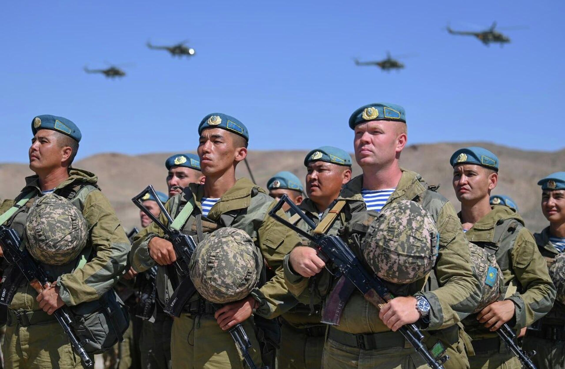 Глава государства посетил стратегические командно-штабные военные учения Батыл тойтарыс – 2023 - Sputnik Казахстан, 1920, 03.05.2024