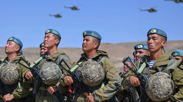 Глава государства посетил стратегические командно-штабные военные учения Батыл тойтарыс – 2023 - Sputnik Казахстан