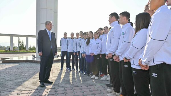 Токаев беседует с юными спортсменами - Sputnik Казахстан