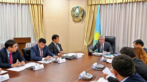 Серик Жумангарин обсудил с госорганами и нацкомпаниями работу по интенсификации сотрудничества со странами, открывающими новые рынки сбыта казахстанской продукции - Sputnik Казахстан