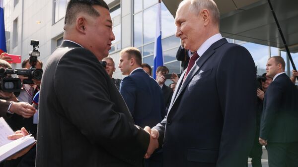 Президент РФ В. Путин посетил космодром Восточный и встретился с лидером КНДР Ким Чен Ыном - Sputnik Казахстан