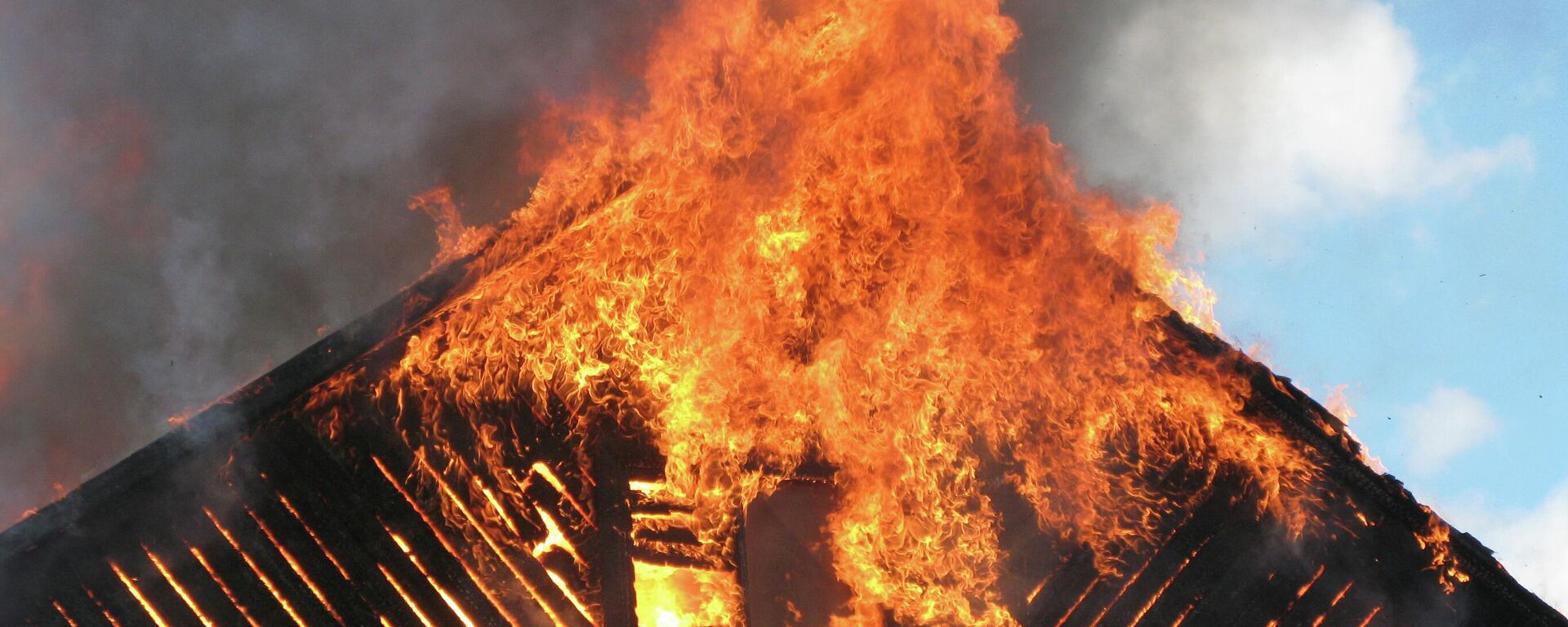 Пожар в частном строении - Sputnik Казахстан, 1920, 18.11.2025