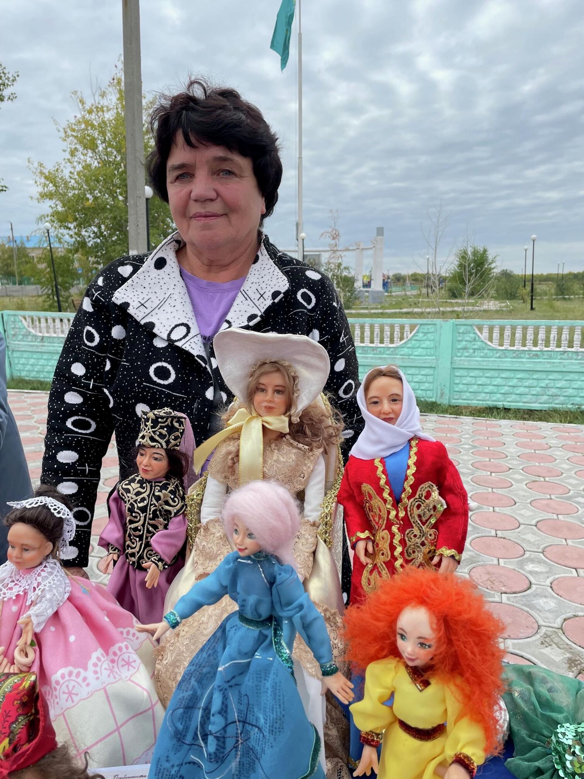 Наталья Сафронова  со своими куклами - Sputnik Казахстан, 1920, 16.09.2023