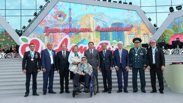 Аким Алматы Ерболат Досаев поздравил алматинцев с Днем города - Sputnik Казахстан