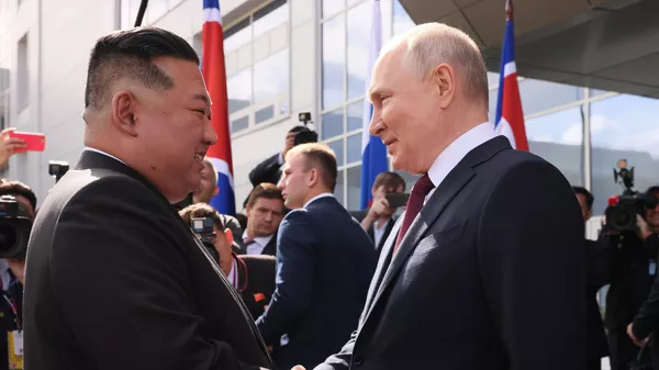 Президент РФ Владимир Путин и председатель Государственного совета КНДР Ким Чен Ын на космодроме Восточный - Sputnik Казахстан