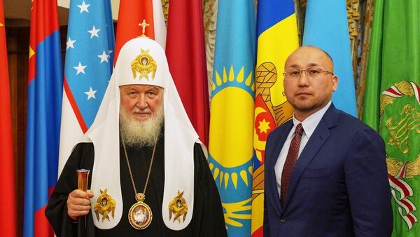 Посол Казахстана в России встретился с Патриархом Кириллом  - Sputnik Казахстан