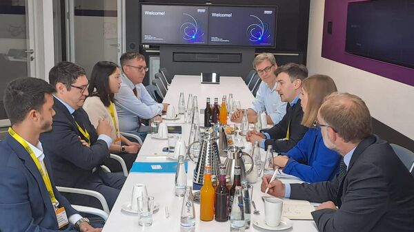 Встреча делегаций Минэнерго и Siemens Energy - Sputnik Казахстан
