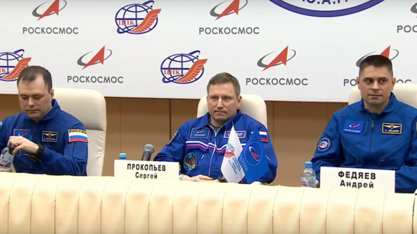 Пресс-конференция российских космонавтов после возвращения с МКС - прямой эфир - Sputnik Казахстан