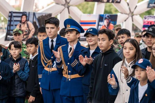 На открытие пришли студенты, школьники и кадеты.  - Sputnik Казахстан
