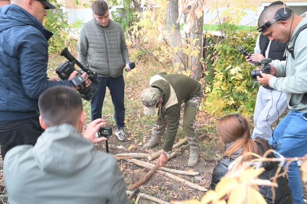 Мы учились строить укрытие-шалаш, добывать огонь, еду и воду - Sputnik Казахстан