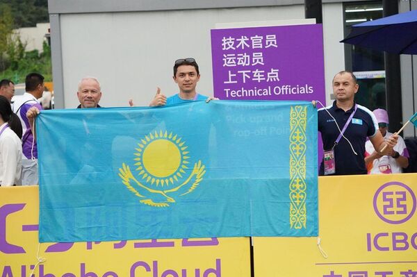 Алексей Луценко, выступавший в индивидуальных соревнованиях по велоспорту на шоссе на дистанции 39,7 километра, стал чемпионом третьих Азиатских игр подряд - Sputnik Казахстан