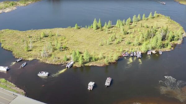 Перемещение плавучего болота на озере Чиппева в Висконсине - Sputnik Казахстан