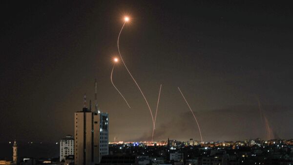 Ракеты в ночном небе над сектором Газа - Sputnik Қазақстан