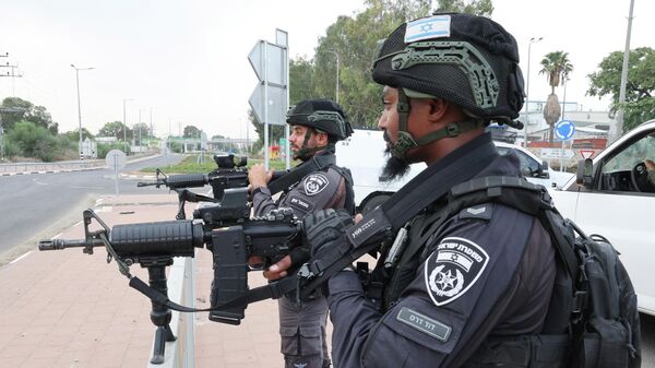 Израильская полиция стоит на страже в районе границы с Газой - Sputnik Казахстан