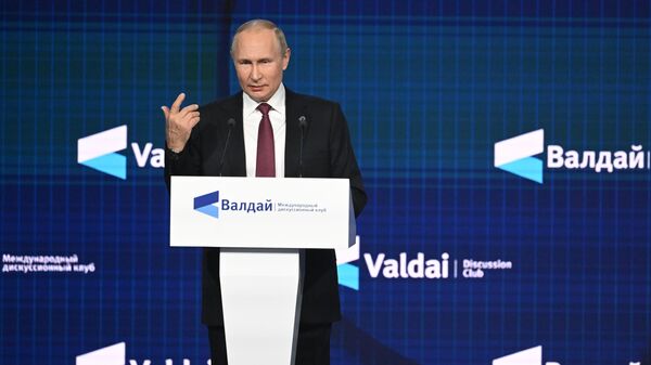 Президент РФ Владимир Путин на заседании Международного дискуссионного клуба Валдай - Sputnik Қазақстан