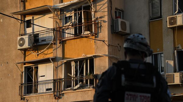 Жилой дом в Ашкелоне, пострадавший в результате обстрела группировкой ХАМАС - Sputnik Қазақстан