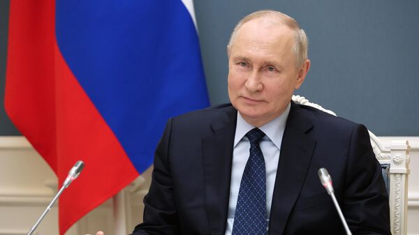 Президент РФ Владимир Путин проводит совещание в режиме видеоконференции. Архивное фото - Sputnik Қазақстан