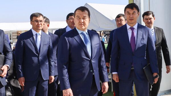 Премьер-министр Алихан Смаилов прибыл с рабочей поездкой в Туркестанскую область - Sputnik Казахстан