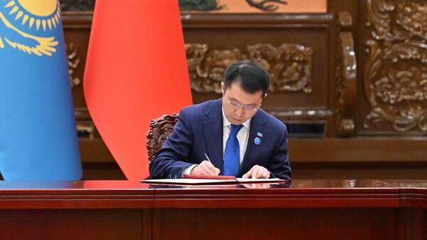 Ведомства Казахстана и Китая подписали меморандум по строительству железной дороги Аягоз-Тачэн - Sputnik Қазақстан