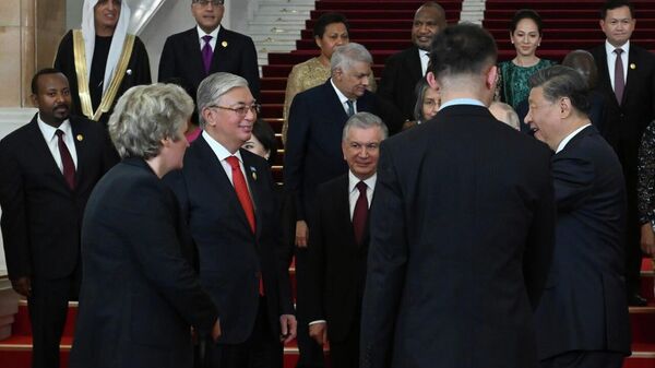 Токаев прибыл на официальный прием Си Цзиньпина в честь глав делегаций - участников III Форума высокого уровня Один пояс, один путь - Sputnik Казахстан
