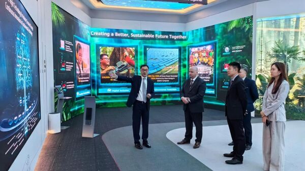 Заместитель председателя правления АО НК КазМунайГаз Дмитрий Макеев посетил Центр исследований и разработок (R&D) компании Huawei в Пекине - Sputnik Қазақстан