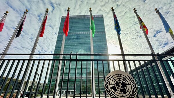 Здание штаб-квартиры ООН в Нью-Йорке - Sputnik Казахстан