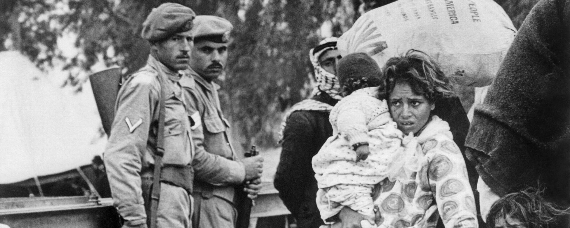 Палестинские беженцы из Газы во время эвакуации в Иорданию  - Sputnik Казахстан, 1920, 25.10.2023