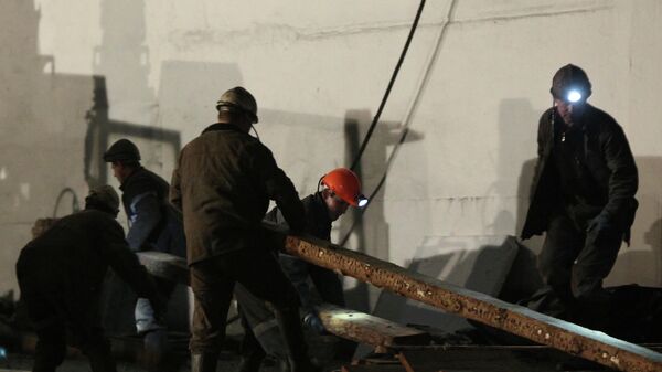 Hаботы по разбору завалов после аварии на шахте, архивное фото - Sputnik Казахстан