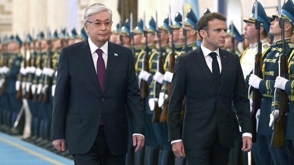 Торжественная церемония встречи Президента Франции Эмманюэля Макрона в резиденции Акорда
 - Sputnik Казахстан