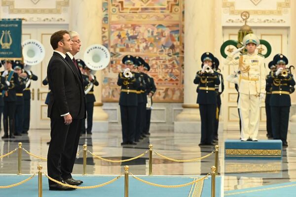 
Торжественная церемония встречи Президента Франции Эмманюэля Макрона в резиденции Акорда - Sputnik Казахстан