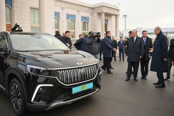 В знак уважения Реджеп Тайип Эрдоган подарил Главе нашего государства электромобиль TOGG турецкого производства - Sputnik Казахстан