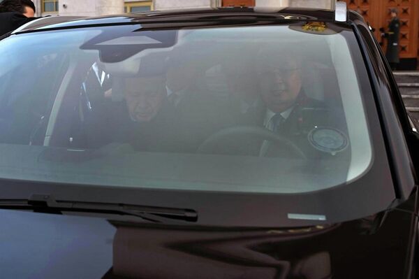В знак уважения Реджеп Тайип Эрдоган подарил Главе нашего государства электромобиль TOGG турецкого производства - Sputnik Казахстан