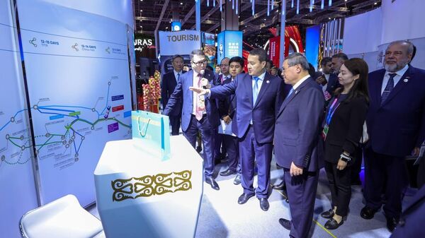 Премьер Казахстана осмотрел национальные павильоны на выставке в Шанхае - Sputnik Қазақстан