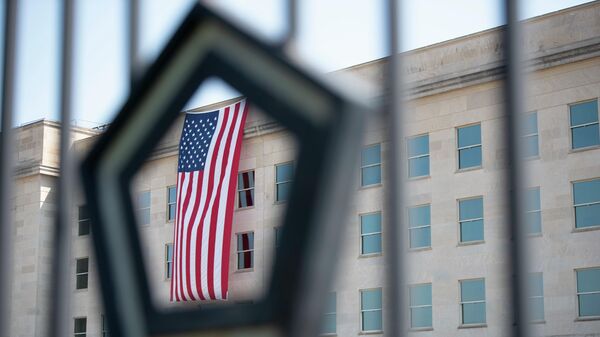 Американский флаг на здании Министерства обороны США в годовщину терактов 11 сентября, Вашингтон - Sputnik Қазақстан