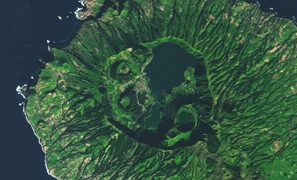 Остров Сан-Мигель — самый большой, самый густонаселенный и наиболее вулканически активный из девяти островов Азорского архипелага. - Sputnik Казахстан
