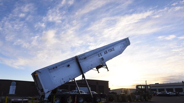 Транспортно-заряжающая машина межконтинентальной баллистической ракеты Minuteman III армии США - Sputnik Қазақстан