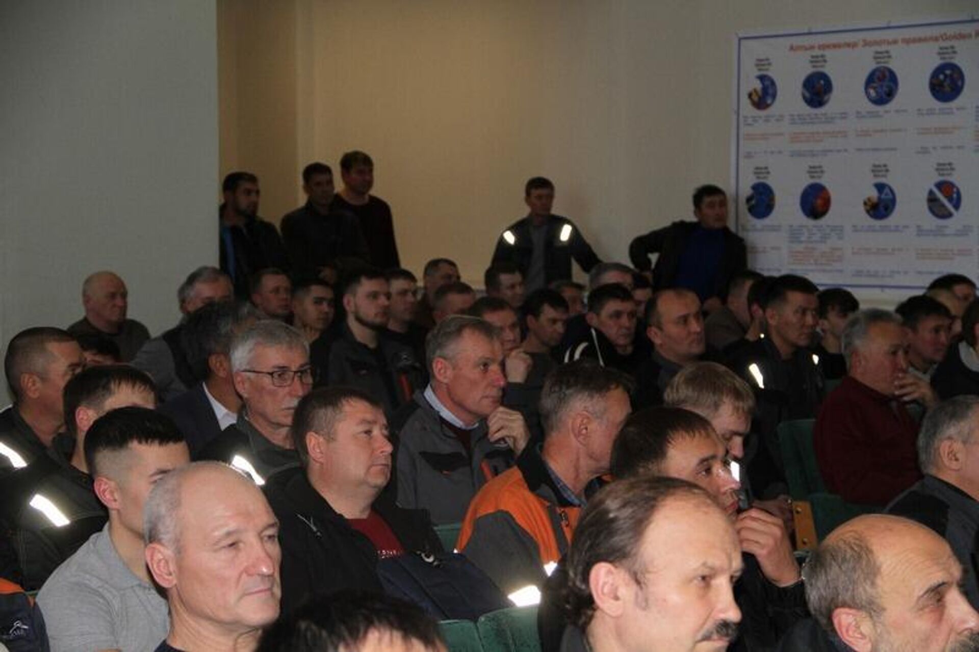 В Карагандинской области проходят встречи с шахтёрами - Sputnik Казахстан, 1920, 07.11.2023