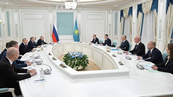 Президенты Казахстана и России провели переговоры в узком составе - Sputnik Казахстан