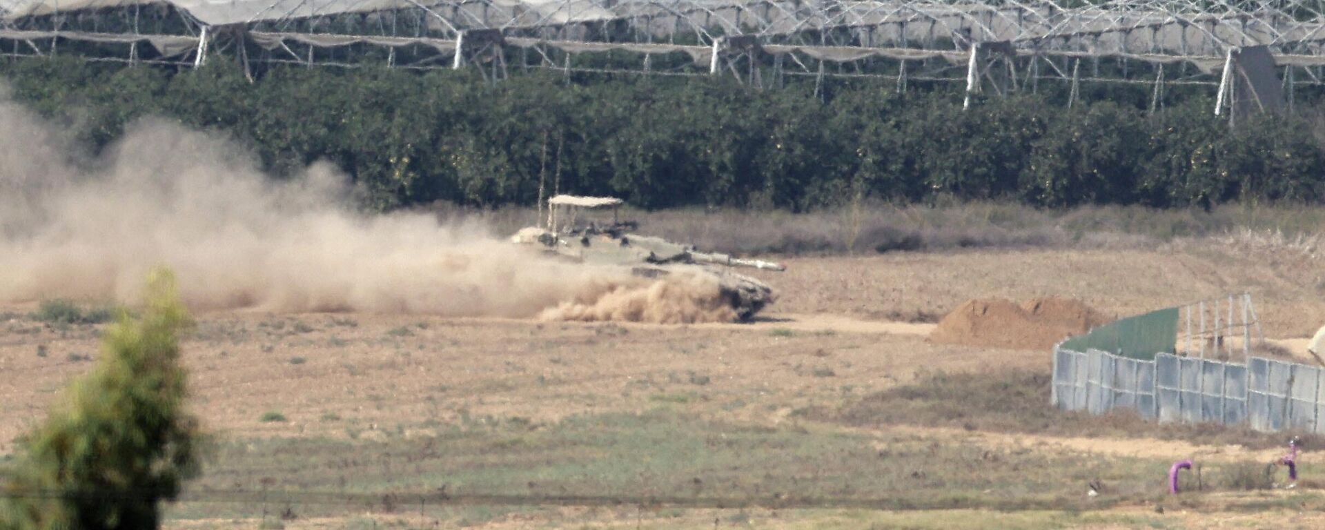 Израильский танк катится возле Сдерота вдоль границы с сектором Газа, 13 ноября 2023 года, на фоне продолжающихся боев между Израилем и палестинским движением ХАМАС.
ДЖЕК ГУЕС / AFP - Sputnik Казахстан, 1920, 23.11.2023