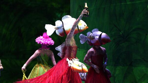 Танцоры принимают участие в генеральной репетиции Флоренции в амазонках в Нью-Йорке, США - Sputnik Казахстан