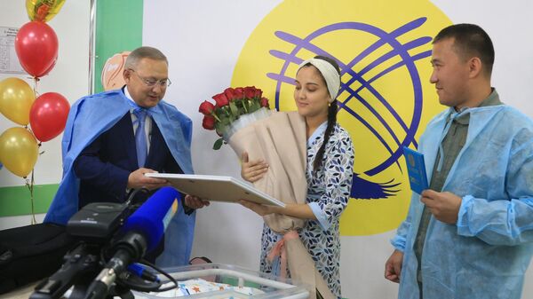 В Жетысуской области поздравили родителей 20-миллионного жителя Казахстана - Sputnik Казахстан