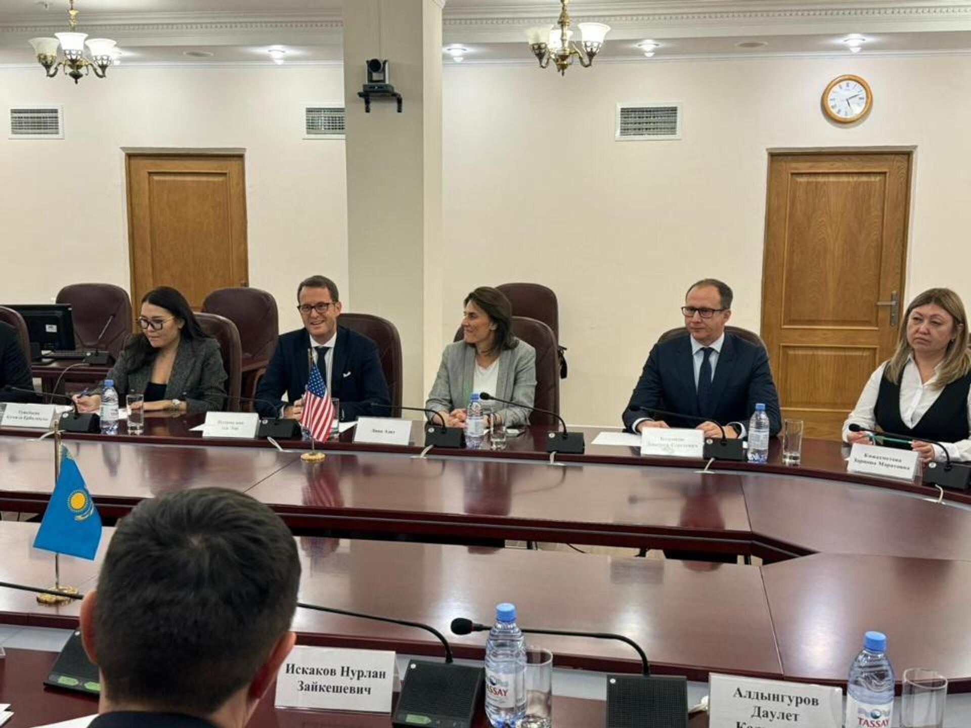 Министр здравоохранения Ажар Гиният провела встречу с представителями компании PFIZER в рамках сотрудничества по реализации проекта по контрактному производству вакцины Prevenar 20 - Sputnik Казахстан, 1920, 17.11.2023