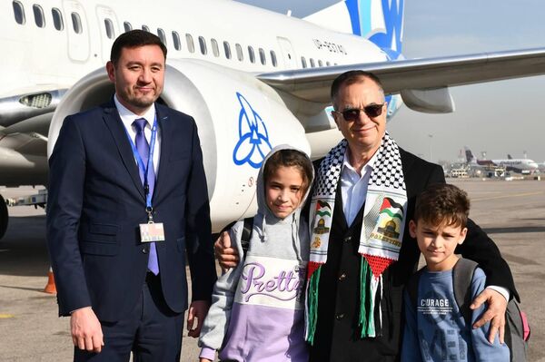 Казахстанцы и их семьи из сектора Газа прибыли в Алматы
 - Sputnik Казахстан